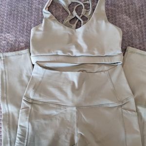 Buffbunny Luna Leggings Outfit in Sage Green